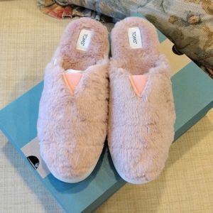 NWT/NWB Toms “Mallow” Rose Smoke Fuzzy Alp Mules